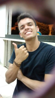 Matheus Silva completará 18 anos nesta segunda-feira. A ele, cumprimentos de amigos e familiares desejando uma bela e feliz jornada 