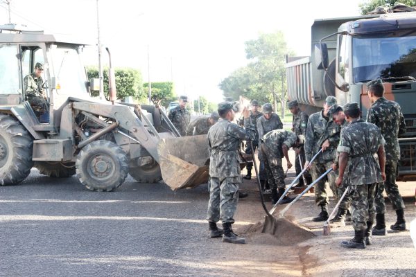 Recapeamento da avenida Minas Gerais começa a ficar visível em alguns trechos