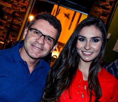 Adla e Fred – o par “Video & Game Locadora” pela noite do Pub Salinas. Notados e queridos pela sociedade araguarina.