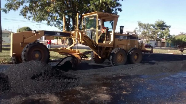 Equipe também fará as canaletas para o escoamento da água pluvial