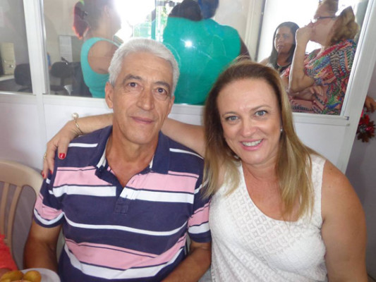 Rafael Farias aniversariante do dia 16, com a esposa Iara Faria