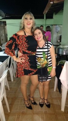 Regiane Piassa aniversariante do dia 22 ao lado da filha  Ana Clara Piassa 