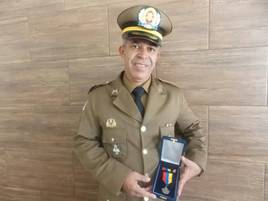 Parabéns ao Sargento Barros pela merecida medalha de Mérito Profissional conferida este mês pela Polícia Militar de Minas Gerais
