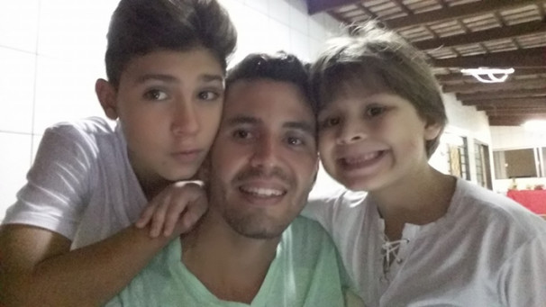 Adriano Narciso aniversariante do dia 7. Na foto, com os filhos Ygor e Kauê Adriano 