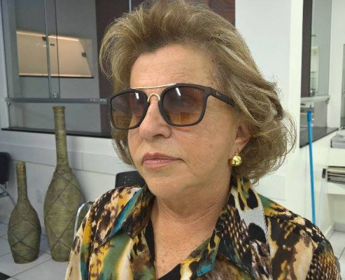“Na próxima quinta-feira, 28, a Jornalista Lêda Pinho completa mais um aniversário. A este verdadeiro ícone do Jornalismo araguarino e regional e também membro da Academia de Letras e Artes de Araguari, nossos cumprimentos desejando que a vida continue a lhe proporcionar grandes realizações sempre com a bênção do Pai maior.”