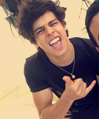 Sejam bem-vindos a nossa Acesso Restrito que hoje está recheada de aniversários e destaques pelo Brasil afora. O primeiro aniversariante de hoje é o encantador Marcos Eduardo Alves Borges Filho. O garoto comemorou mais um ano nesta terça-feira, dia 26. Tenho um carinho e uma admiração enorme por este guri. Leonino nato, acolhedor, simpático e sempre muito educado. E peão também! Deixo registrado aqui os parabéns para Marcos Borges e os votos de muita saúde e conquistas neste 2016. #PeãoGoodVibes