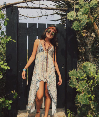 Quem também comemora aniversário na data de hoje é o jovem Alexandra Corsino Borges. As fotos good vibes da guria deixam qualquer pessoa num clima tão bom que dá vontade de morar em suas imagens. Em clima de alto astral e boas energias, deixo aqui os parabéns, paz e amor! 