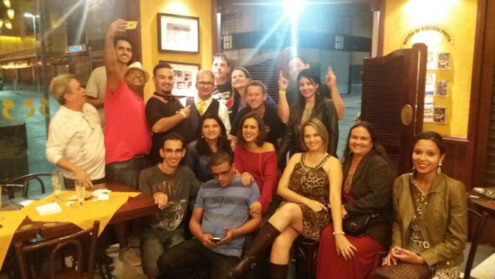 Quem animou o Pinguim em Ribeirão Preto, foram os motociclistas de Araguari. Eles foram ao 6° RP MOTO FESTIVAL no estado de São Paulo. Além de levar o nome da nossa cidade ao evento, deixaram o carisma e simpatia ao pessoal da Choperia Pinguim logo após o festival. Eita povo animado e roda no chão. Deixo registrado aqui o destaque da turma.