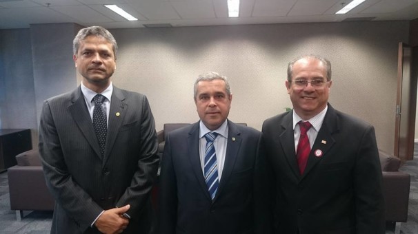 Desembargador Dr. Carlos Henrique e o presidente do TJMG desembargador Dr. Herbert.