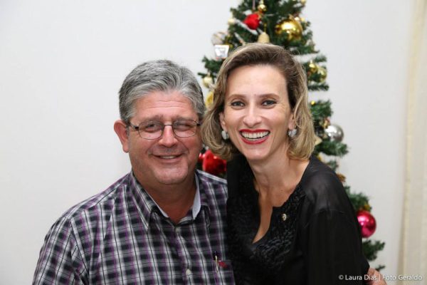 Gilberto Cunha de Resende aniversariante do dia 14 ao lado da esposa Fernanda Debs Diniz 