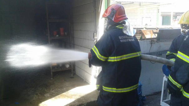 Combate ao incêndio na represa das Araras durou aproximadamente cinco horas 