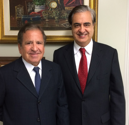 O encontro dos desembargadores Geraldo Domingos Coelho (esquerda) e Doorgal é um dos registros importantes da nossa edição hoje.  Geraldo(TJMG) (biênio 2016/2018)comandará nas eleições municipais de outubro próximo em Minas Gerais. 