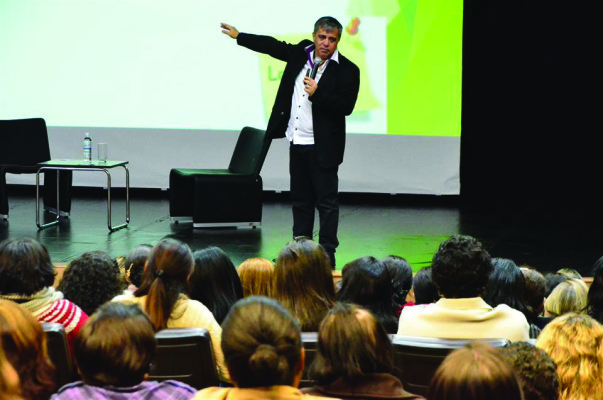 O palestrante Jairo de Paula é autor de 19 livros