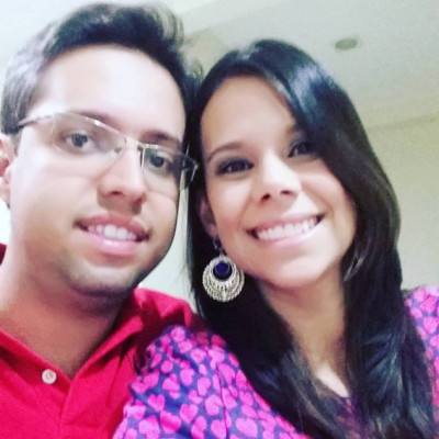 Lívia Ferreira de Morais aniversariante do dia 21 ao lado do esposo Marden Morais