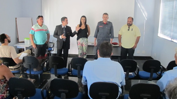 Reunião foi promovida na tarde desta sexta-feira