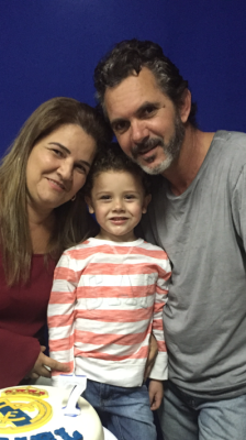Samuel Honorato Fernandes, comemorou 4 aninhos no dia 13. Na foto, com os avós Sandra e Mozart José Honorato 