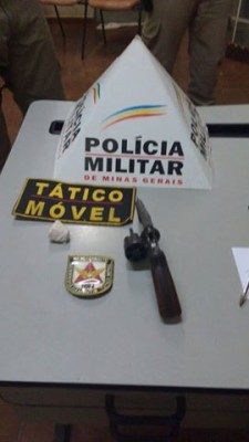 urante a ação, ele contou que também possuía um revólver calibre 32 e estava guardado em um terreno baldio (Fotos WebTV Araguari)