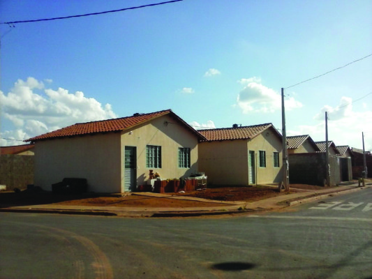 Secretária de Planejamento defende melhorias no programa habitacional para reduzir irregularid