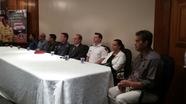 Solenidade realizada na CDL marcou o encerramento da Semana do Bombeiro Militar