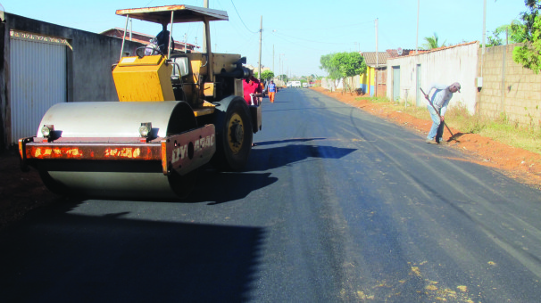 Ações para colocação do asfalto foram iniciadas nesta segunda-feira