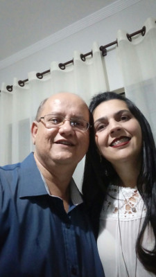 Sergio Ricardo Marra, aniversariante do dia 16, com a esposa Viviane de Sousa Aleixo Marra 