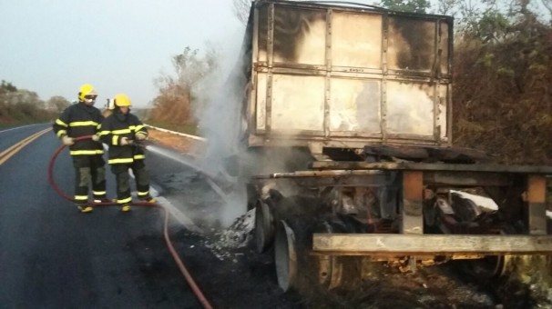 Aproximadamente 70% da carga de sal marinho foi salva pelos militares