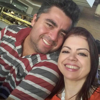 Alex Andrade aniversariante de hoje ao lado da esposa Vanda 