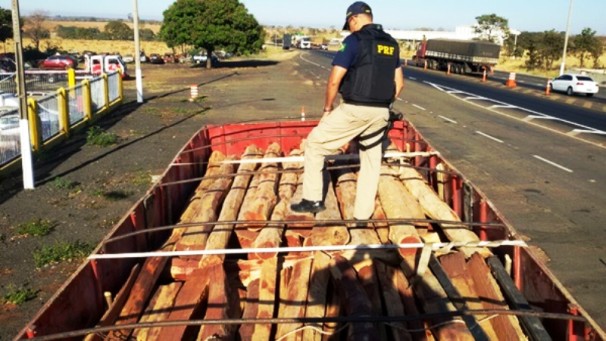 Carga apreendida pelos patrulheiros