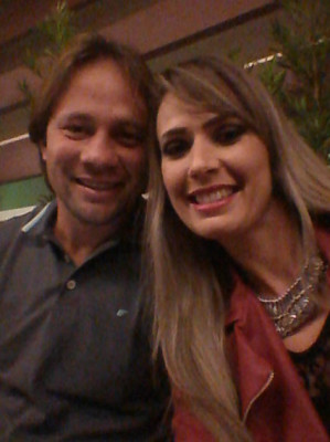Cleiton Rodrigues Salatiel aniversariante de hoje com a esposa Estefania da Costa Carneiro Silva 