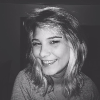 Quem também comemora aniversário hoje é a linda Amanda Mendes. A garota, que foi destaque, notinha e tudo o que merece, está sumida da Acesso Restrito e da nossa querida Araguari. Quem a segue nas redes sociais sabe quantos lugares bonitos esta moça vem conhecendo. Deixo aqui os parabéns pelo seu dia e votos de muita saúde. #AmandaFamosinha