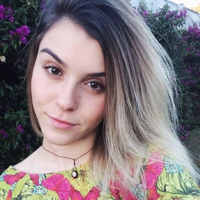 Ela é cheia de boas energias, de um papo excelente e está sempre sorrindo por aí. Estou falando de Izabela Mandim que comemora aniversário neste sábado, 20, e volta em nossa Acesso Restrito. Por algumas vezes ela foi e sempre será destaque na coluna. Parabéns pelo dia que está por vir e muitas conquistas nos estudos, relacionamentos e em tudo o que almeja. #MandimQueroNiver!