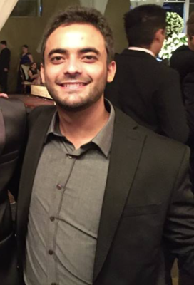 E nesta sexta-feira, 5, é dia de comemorar com o estudante de Direto - U.F.U, Víctor Rodrigues. O garoto sempre reúne amigos para uma noite histórica e memorável. Hoje em dia Vitim é uma das pessoas com quem mais amo discutir o atual cenário da política brasileira. O conhecimento deste menino é incrível. Deixo aqui os parabéns pelo dia que está chegando com desejo de muita saúde e sucesso. #VitimParty