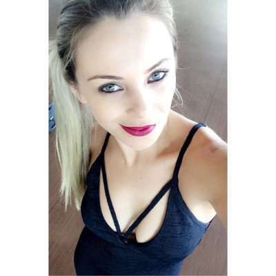 O aniversário da linda e determinada Aiane Cris é neste sábado, mas o destaque da Acesso Restrito é na quinta-feira. Estou dizendo isso porque tenho certeza que ela irá sair em alguma notinha especial até lá. Muito querida por todos da Araguari Comunicações, Amaral & Amaral Advocacia, Gráfica Pontual e Marra merece todo carinho e felicitações no seu dia. Aiane é quase uma colaboradora da nossa coluna. Vira e mexe ela nos encaminha destaques e eventos da região. Deixo aqui os parabéns e o desejo de muita saúde e vitórias em 2016. 