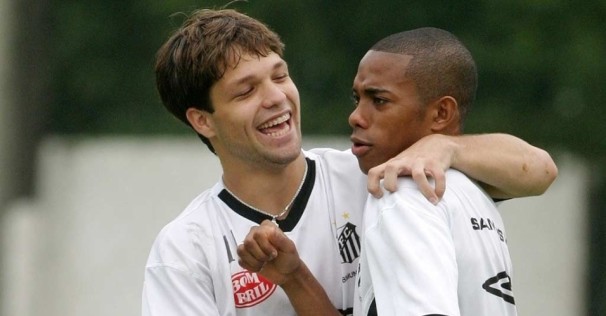 Antigos meninos da Vila, Diego e Robinho se tornam esperança na briga pelo título