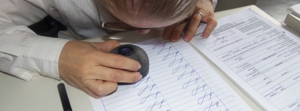 No caso de suspeita de assinatura falsificada, o cidadão deve procurar imediatamente a Delegacia de Polícia ** Site PCMG