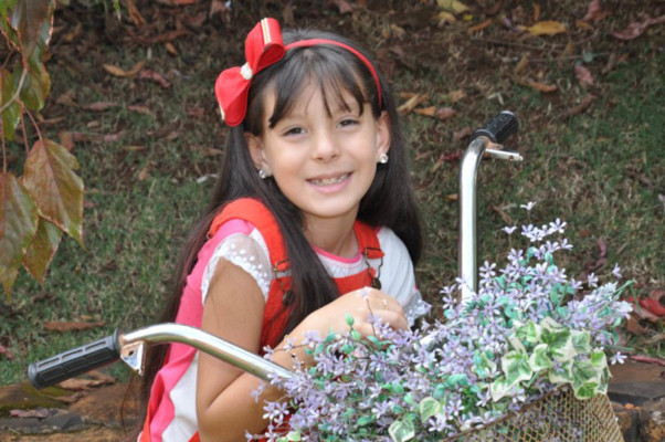 Maria Clara Peixoto Silva completa 8 anos no dia 22. Filha de Reginaldo Coelho da Silva e Leila Prado Peixoto Silva 