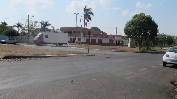 Serviço foi paralisado no cruzamento das avenidas Minas Gerais e Bahia