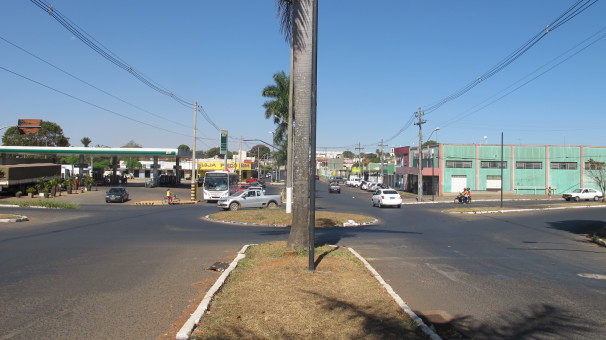 Rotatória da avenida Batalhão Mauá com avenida Bahia continua causando confusão nos motoristas no que diz respeito a preferência