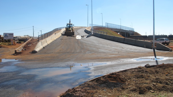 Asfaltamento do viaduto deve ser concluído essa semana