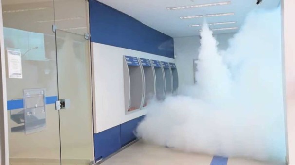 O gerador de neblina dificulta a visibilidade, gerando completa desorientação