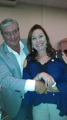 Carmen Sicari Martins aniversariante de amanha, com o marido Edson Sergio