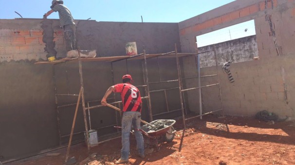 A escola Professor Hermenegildo está passando por obras de reforma e ampliação, visando atender maior número de estudantes