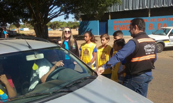 Campanha reforça ainda a importância do transporte seguro de crianças (Foto SETTRANS) 