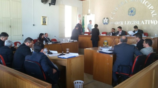 Vereadores apresentaram requerimentos e discutiram projetos na sessão desta terça-feira