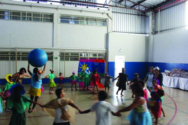 A APAE Araguari atende em torno de 530 pessoas, oferecendo diversas atividades