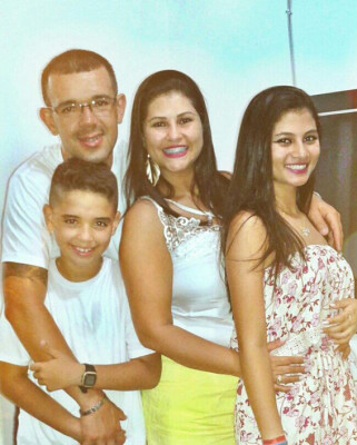 Adalberto Aquino Temotio da Silva Machado aniversariante de hoje com a esposa Edna e os filhos Caio Lucas e Erika 