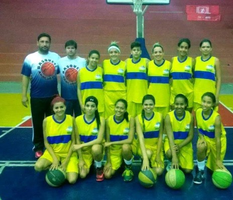 Treinos do time feminino acontecem há mais de três anos no ATC (Araguari Tênis Clube)