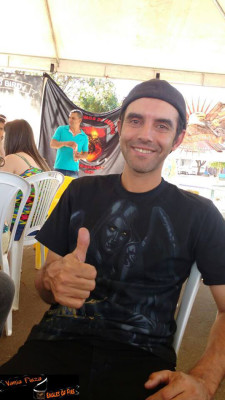  Quem também comemora mais um ano de vida nesta quinta-feira, dia 29, é o cantor Euzebio Meine. Falou em um ambiente bom e música boa, tem Euzebio. Parabéns por mais um ano de vida e muito sucesso!