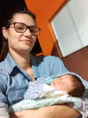 Juliana Mendes Rodrigues aniversariante de hoje com o filho Bento 