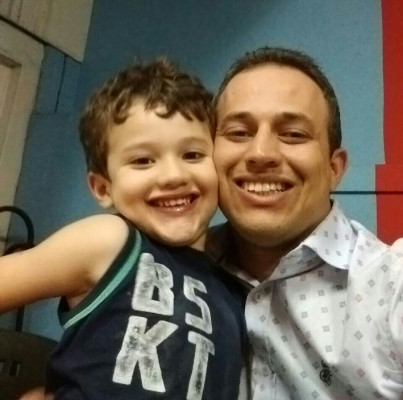Pedro Aguiar Tavares Silva completa cinco anos nesta quarta-feira, 7 de setembro. Na foto, com o pai Thiago Silva 
